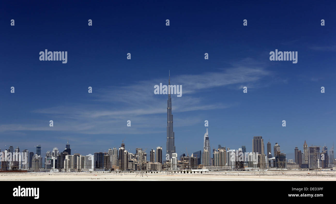 Dubai, Vereinigte Arabische Emirate, Stadtansicht mit dem Burj Khalifa Stockfoto
