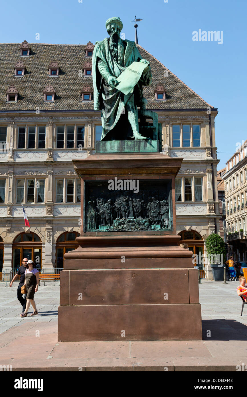 Statue von Johannes Gutenberg auf dem Gutenberg-Platz in Straßburg, Frankreich Stockfoto