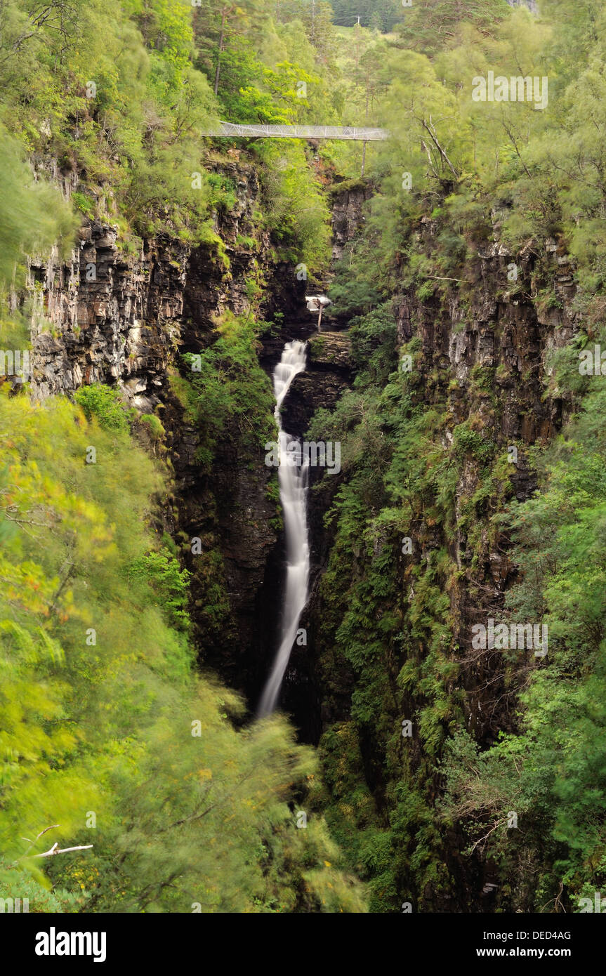 Fälle von Measach und Brücke über Corrieshalloch Gorge, Schottland Stockfoto