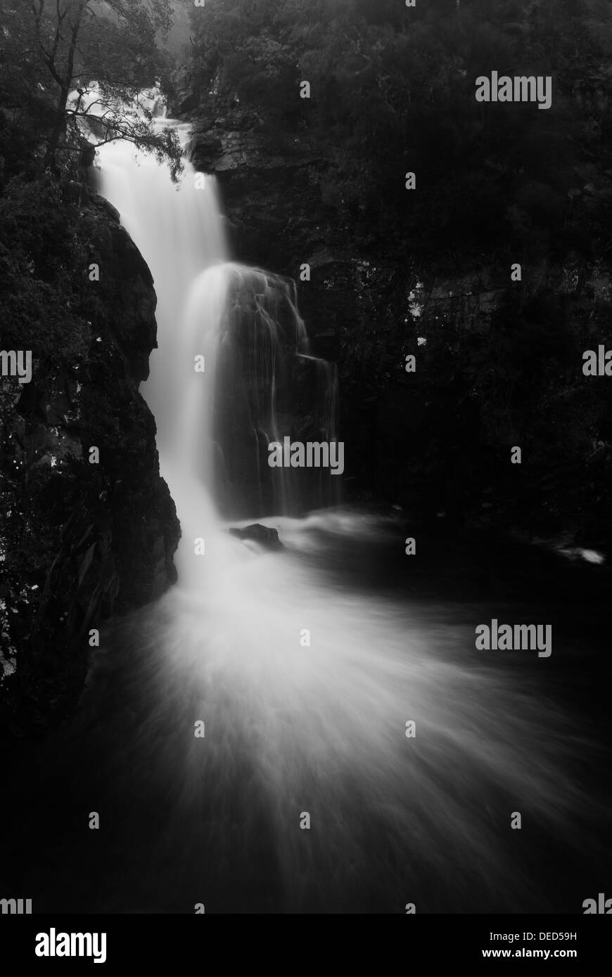 Fällt der Kirkaig in schwarz und weiß, Inverpolly, Assynt, Schottland Stockfoto