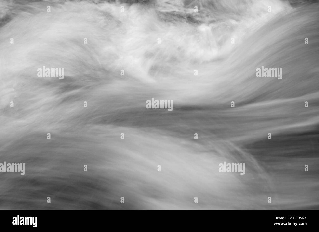 Fließende Wasser Texturen am Fluß Inver, Inverpolly, Assynt, Sutherland, Nord-West-Schottland Stockfoto