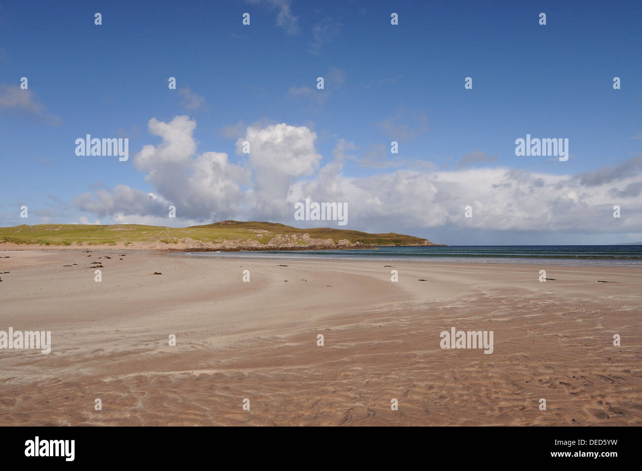 Achnahaird Strand und Cnoc Mor, Achnahaird Bay, Coigach, Sutherland, Schottland Stockfoto