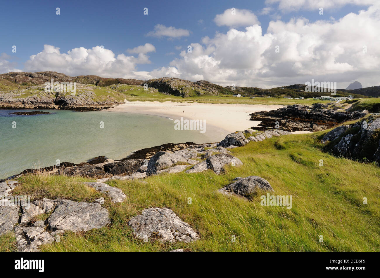 Blick auf Achmelvich Bay und Achmelvich Beach, Assynt, Sutherland, North West Schottland Stockfoto