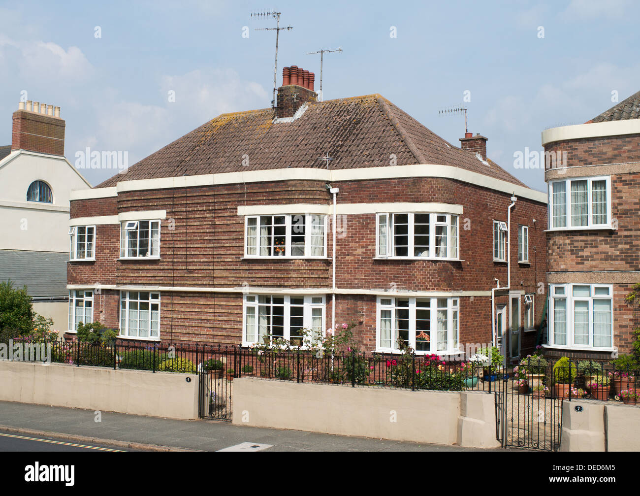 Art-Deco-Doppelhaus beherbergt Exmouth, Devon, England, UK Stockfoto