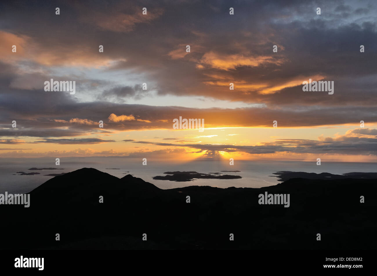 Sonnenuntergang über den Summer Isles von Sgurr ein Fhidhleir Loch Broom, Schottland Stockfoto