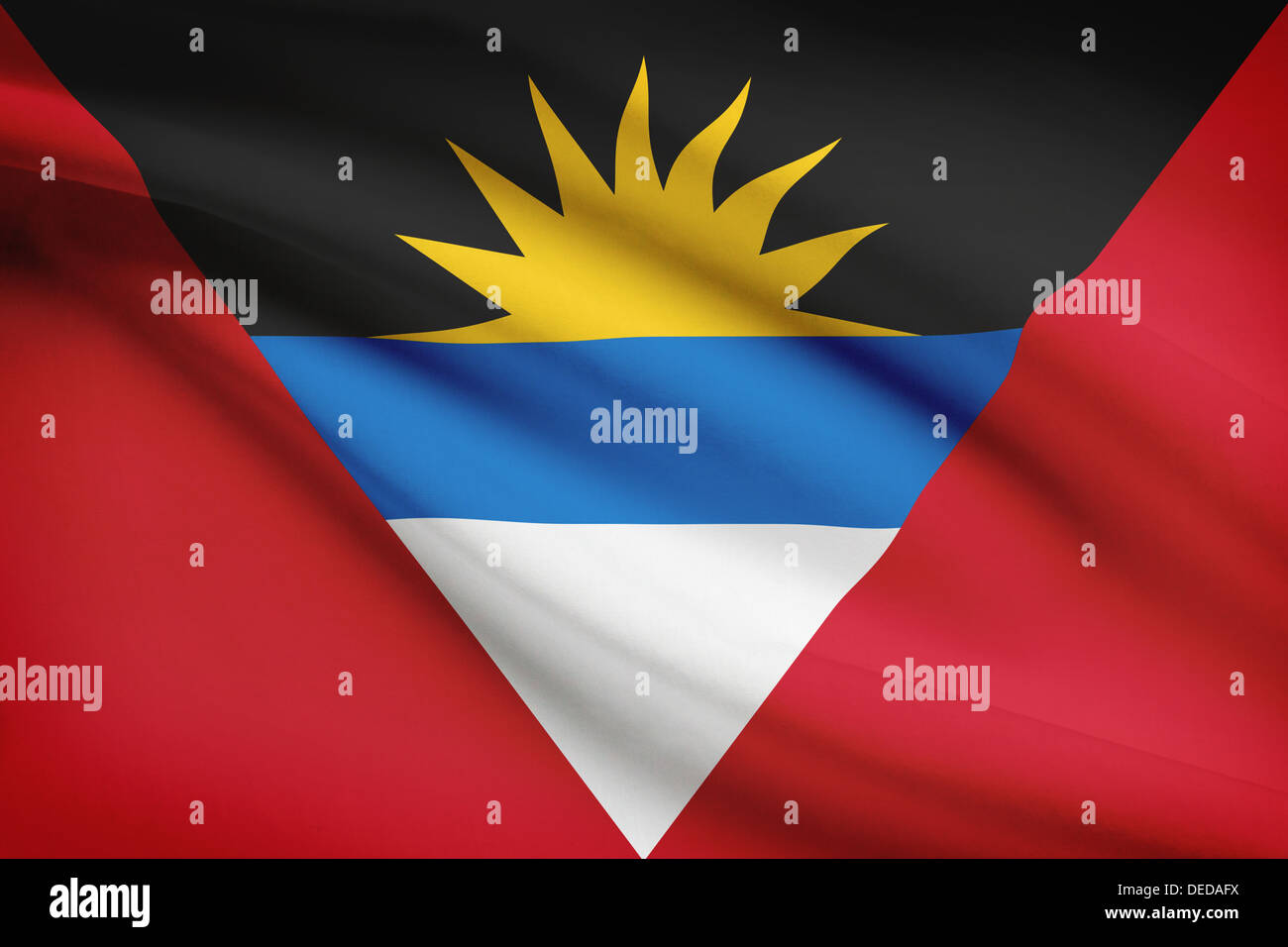 Antigua und Barbuda-Flagge im Wind wehen. Teil einer Serie. Stockfoto