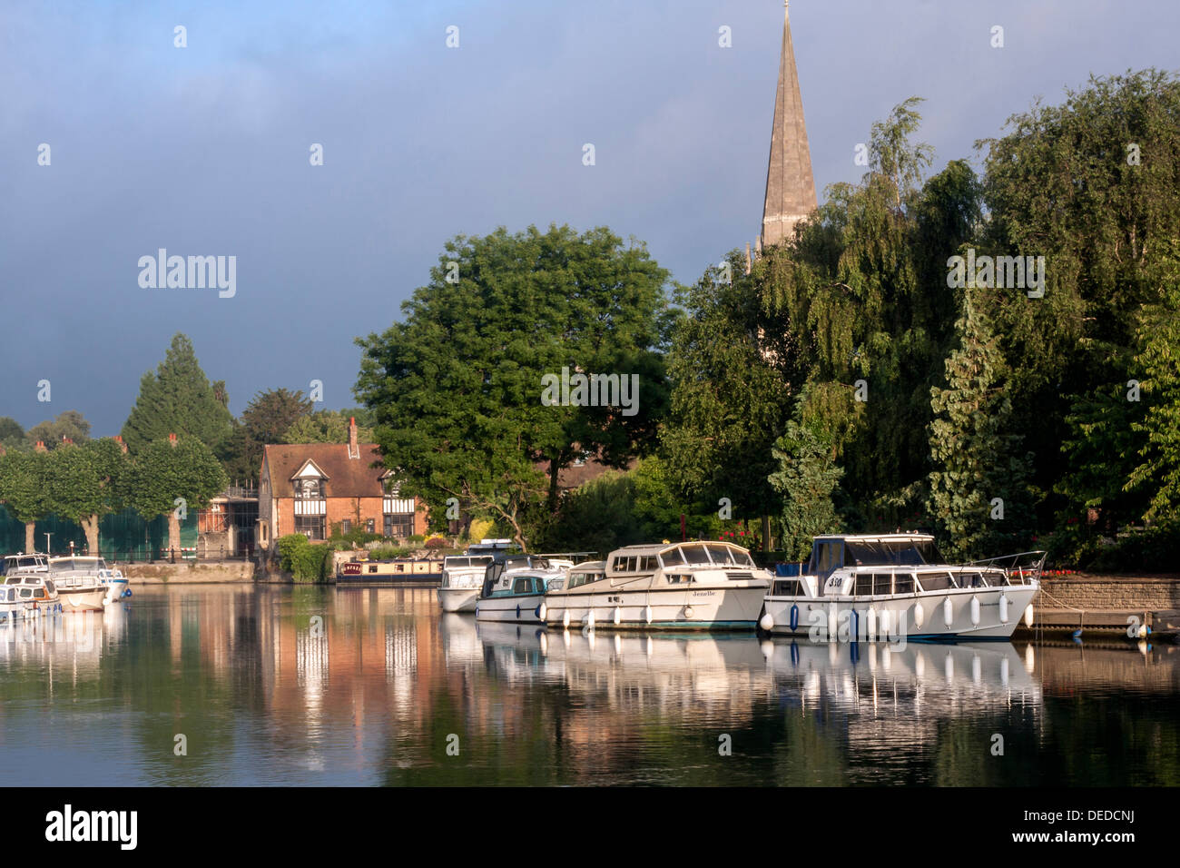 ABINGDON, OXFORDSHIRE, Großbritannien - 01. JULI 2008: Blick auf die Themse Stockfoto