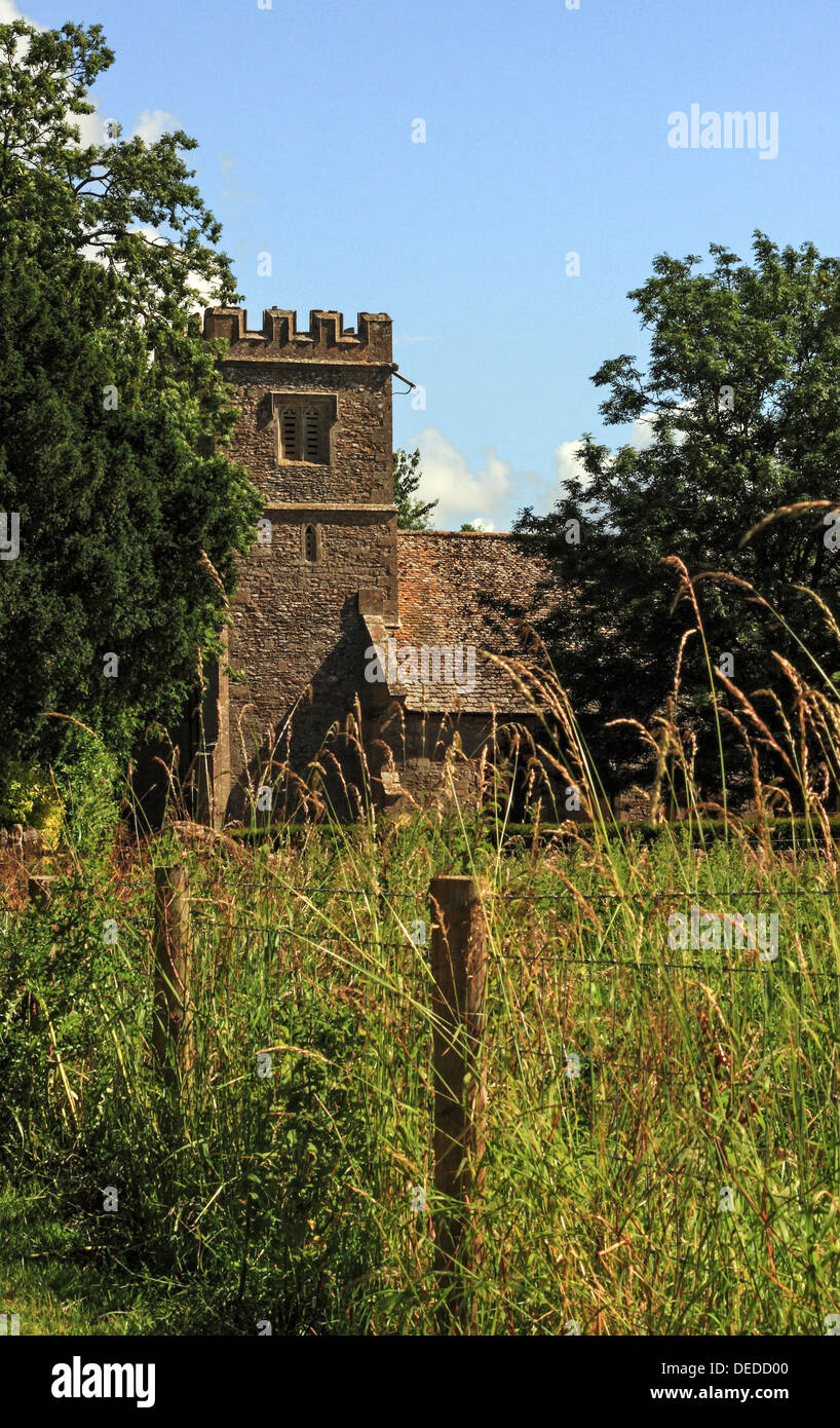BUSCOT, OXFORDSHIRE, Großbritannien - 04. JULI 2008: Außenansicht von St. Maria, Die Jungfrauenkirche Stockfoto