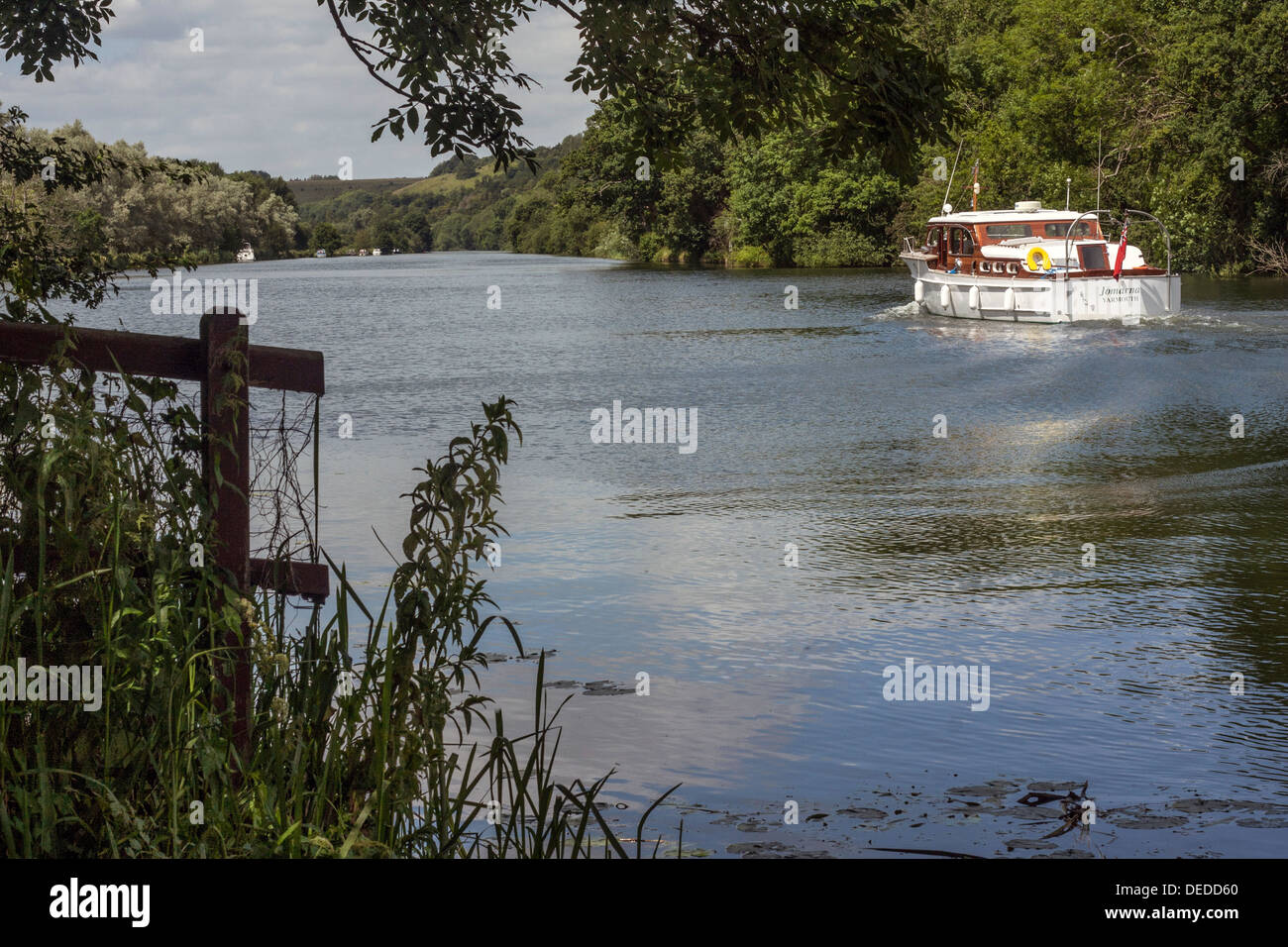 PANGBOURNE, BERKSHIRE, Großbritannien - 30. JUNI 2008: Boot auf der Themse Stockfoto