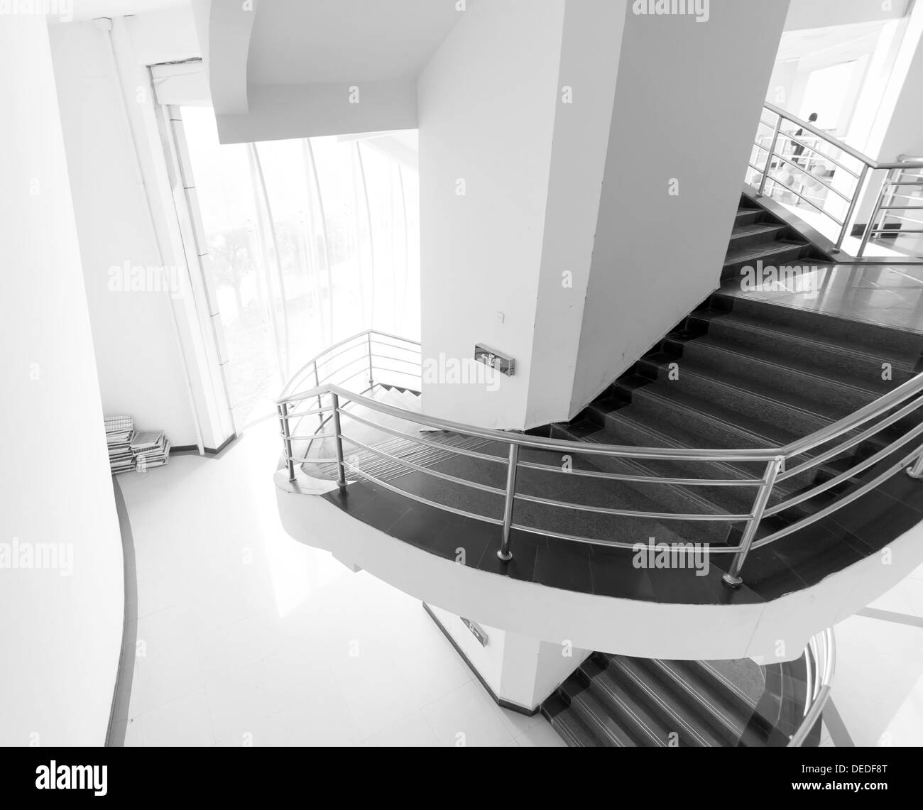 Luxus-Treppe des modernen Industriebaus Stockfoto