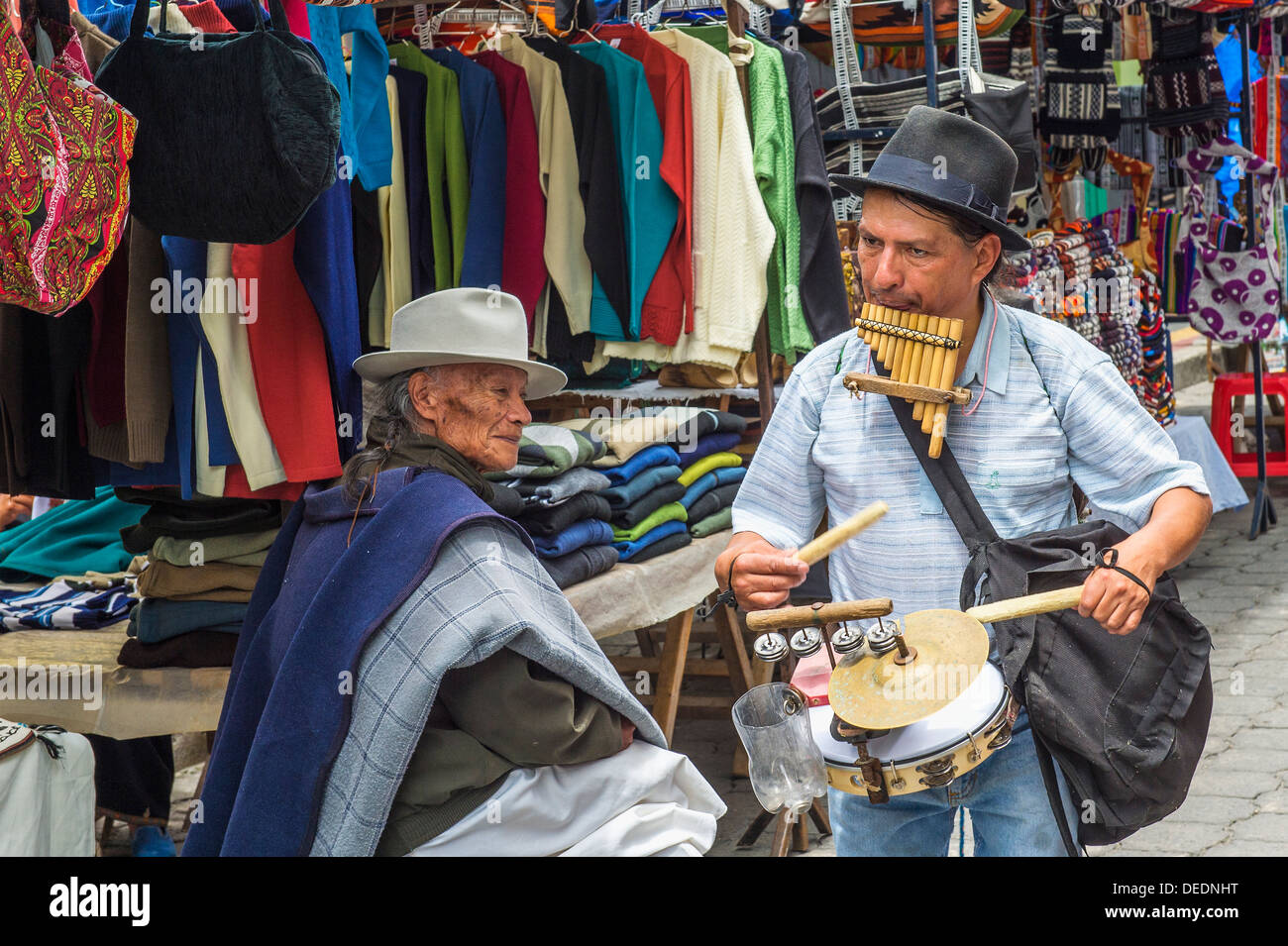 Straßenszene, Otavalo Markt, Provinz Imbabura, Ecuador, Südamerika Stockfoto