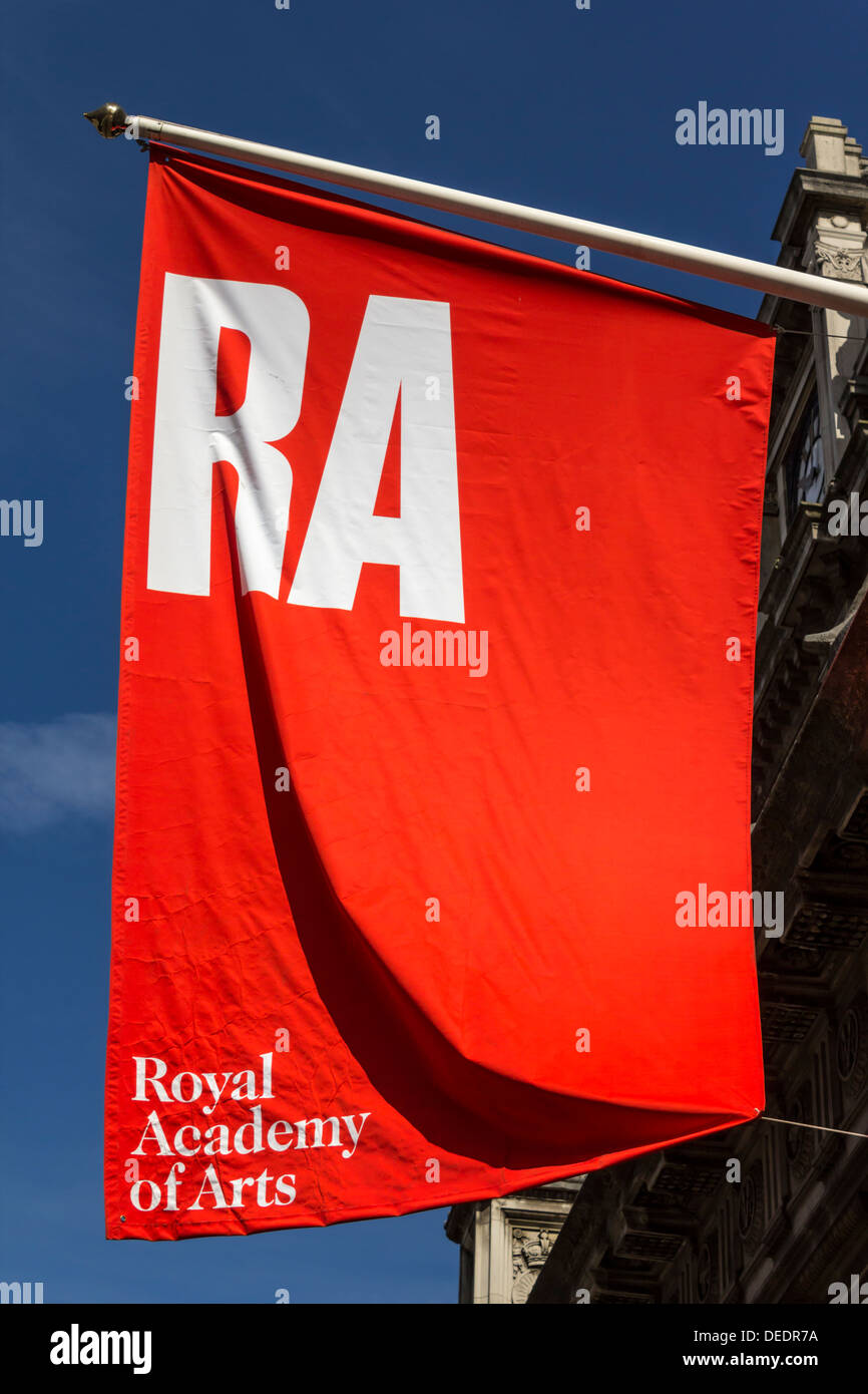 Flagge der Royal Academy of Arts auf Burlington House, London, UK Stockfoto