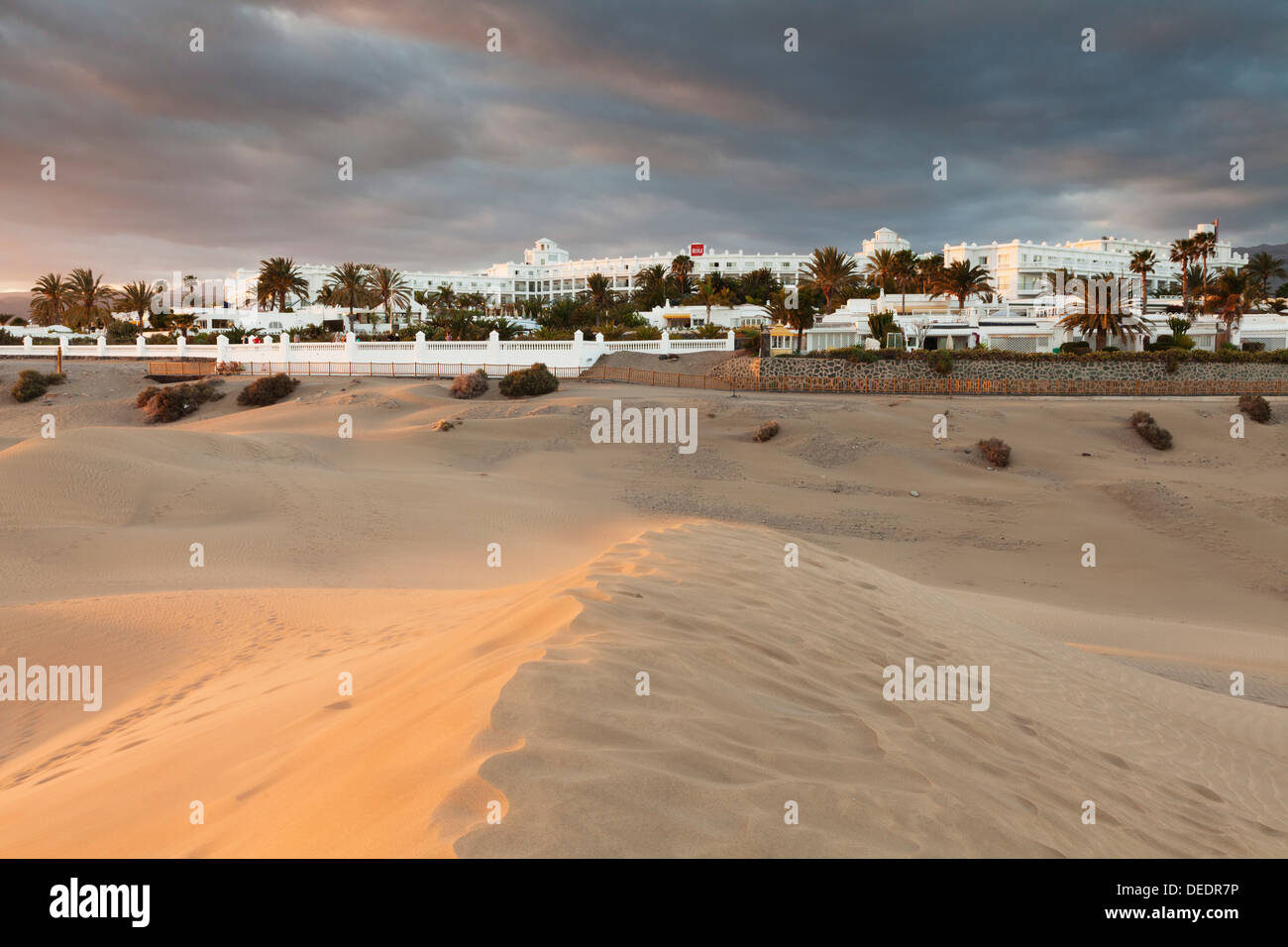 Sanddünen mit Hotel RIU Maspalomas, Gran Canaria, Kanarische Inseln, Spanien, Atlantik, Europa Stockfoto