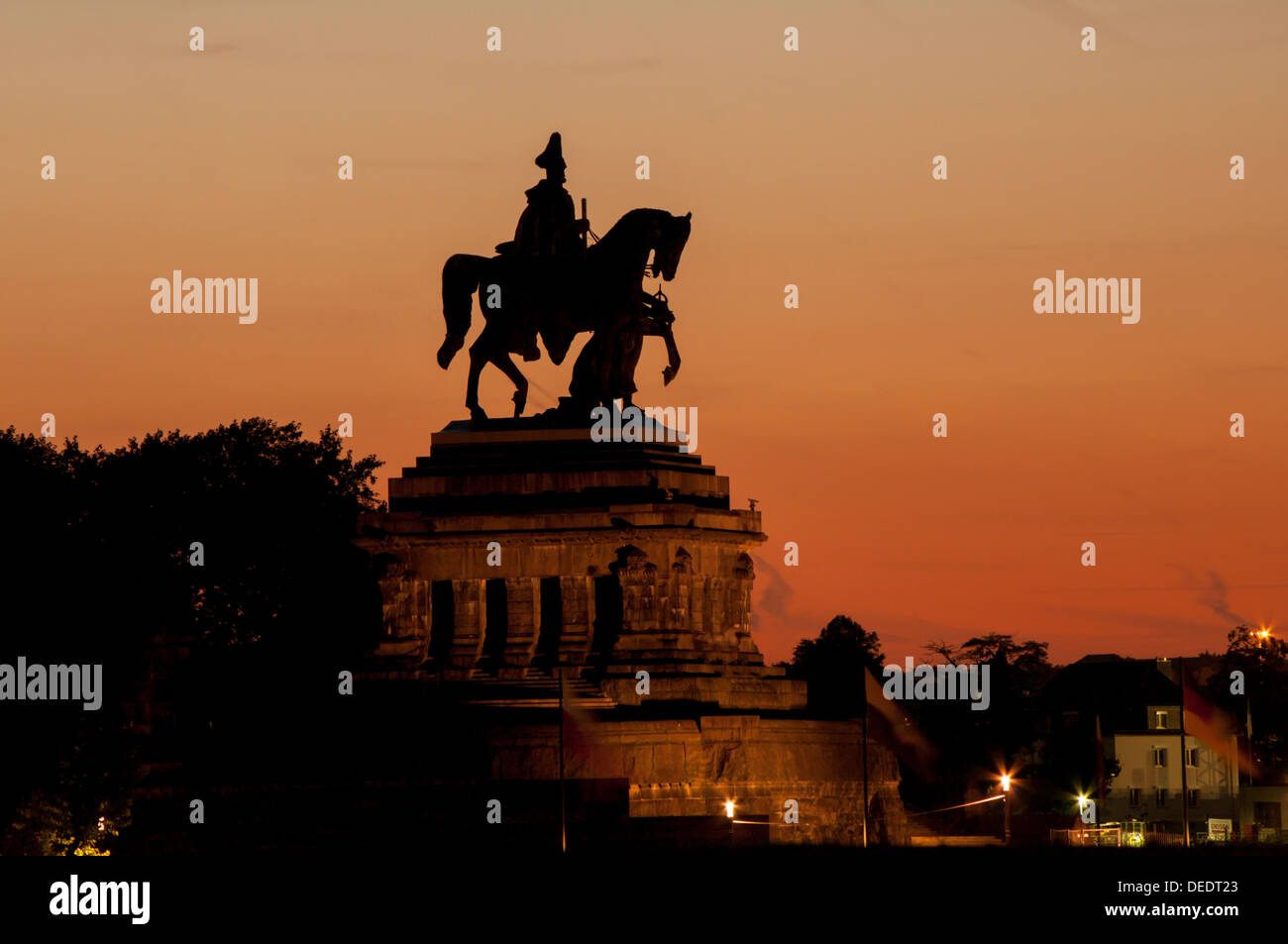 Statue von Kaiser Wilhelm i. bei Sonnenuntergang auf Deutsches Eck, Koblenz, Rheinland-Pfalz, Deutschland, Europa Stockfoto