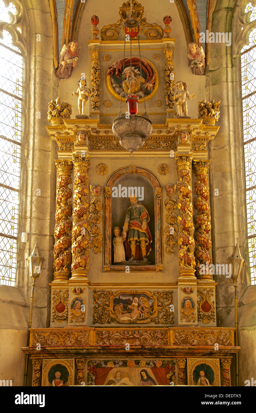 Altar mit St.-Peter- und -Kind in St. Thegonnec Kirche, St. Thegonnec, Gehäuse, Finistere, Bretagne, Frankreich Stockfoto