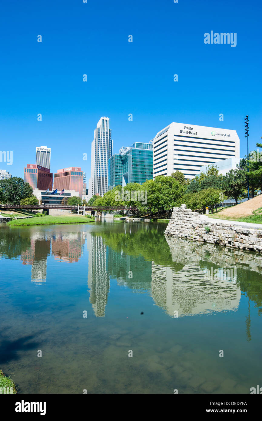 City Park Lagune mit der Innenstadt von Omaha, Nebraska, Vereinigte Staaten von Amerika, Nordamerika Stockfoto