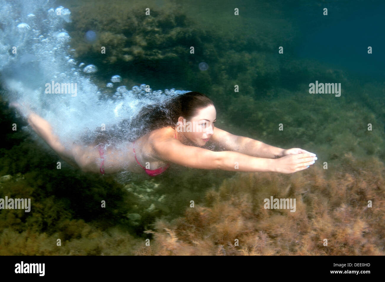 Frau taucht in das Wasser, Schwarzes Meer, Krim, Ukraine, Europa Stockfoto