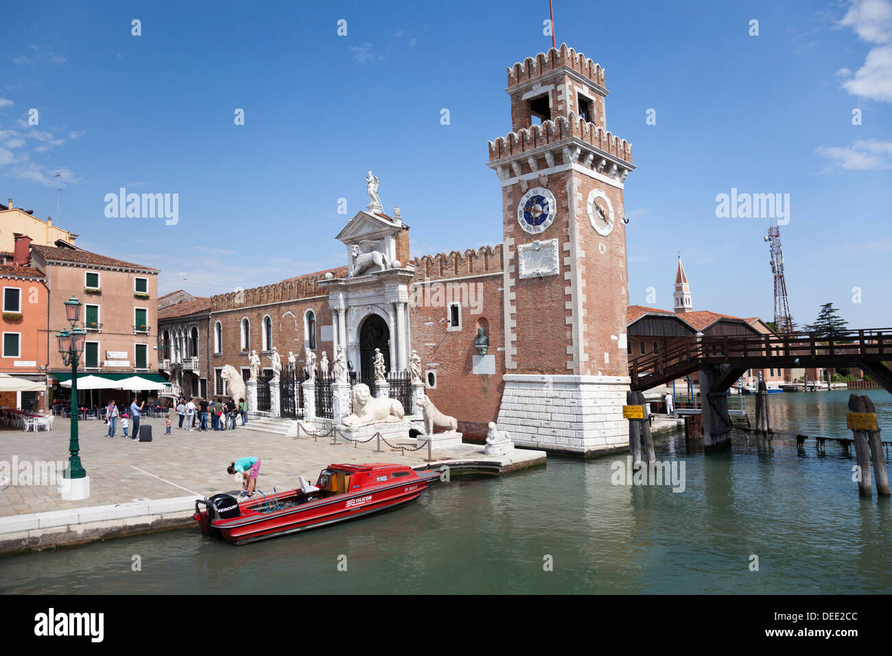 Der Eintrag und einer der zwei Türme von der Venedig Marinedockyard (Castello - Venedig - Italien). Entrée de l ' Arsenal À Venise. Stockfoto