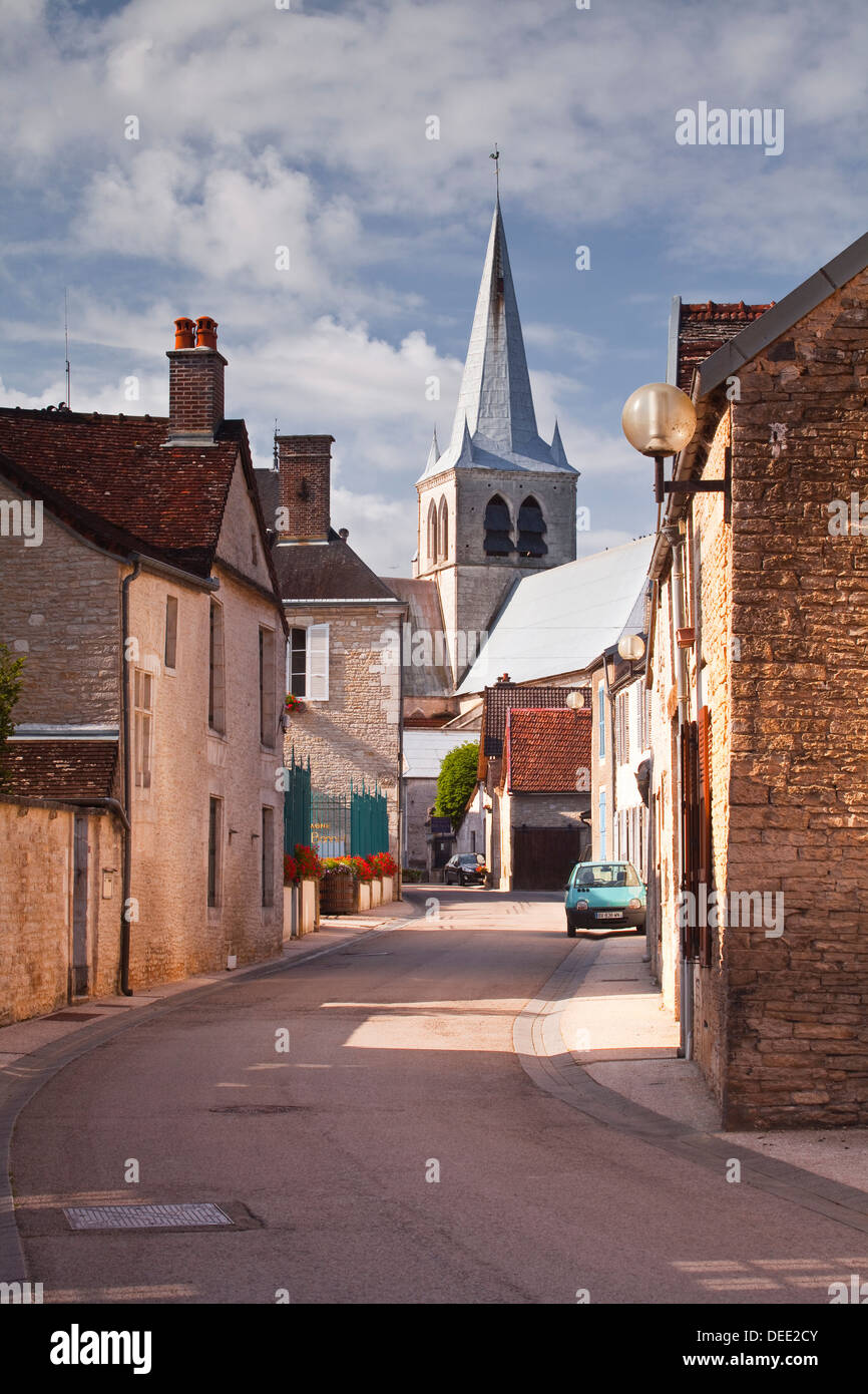 Die Hauptstraße in die Champagne Dorf Les Riceys, Aube, Champagne-Ardenne, Frankreich, Europa Stockfoto