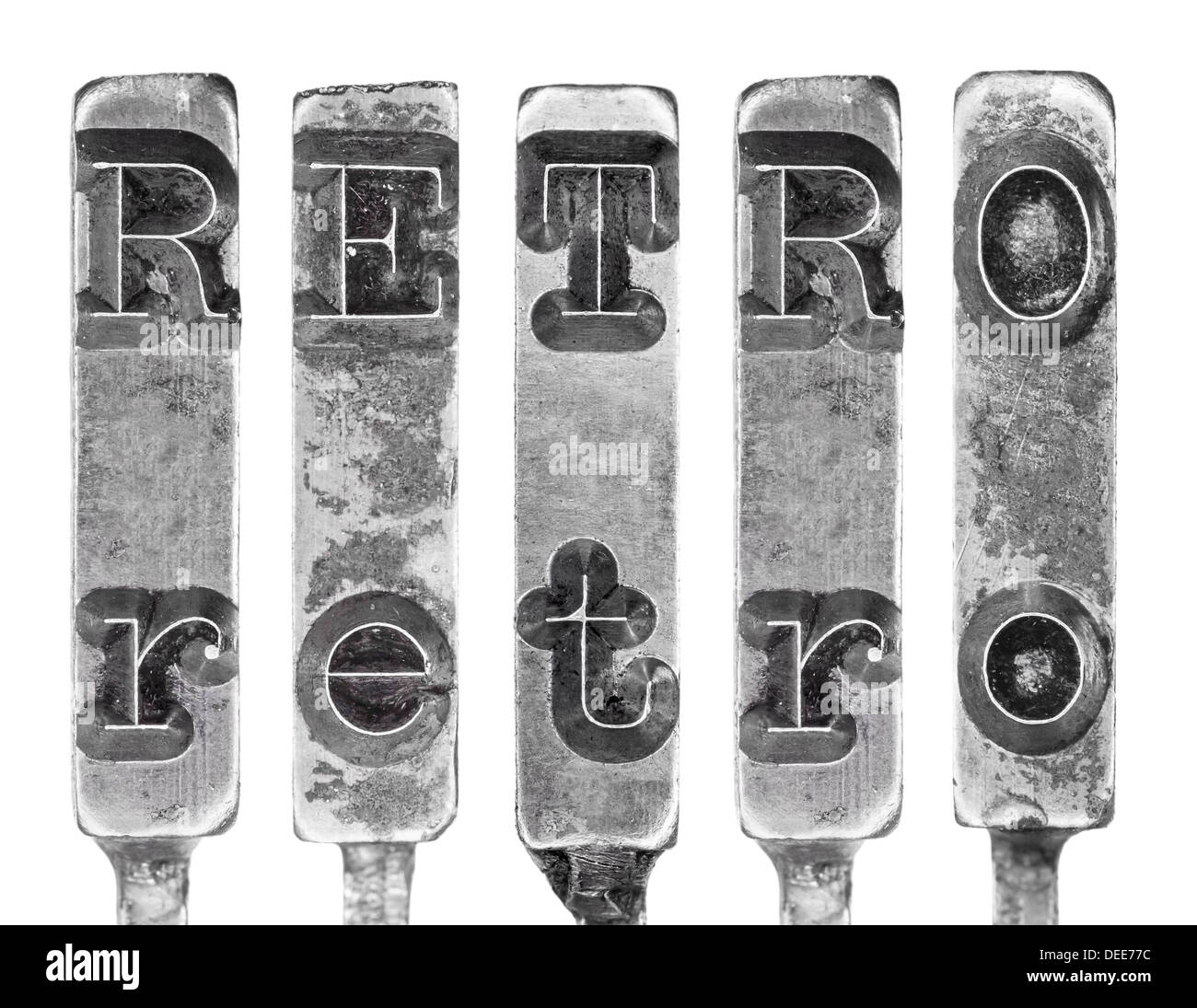Wort RETRO in alte Schreibmaschine Typebar Briefe, Isolated on White Stockfoto
