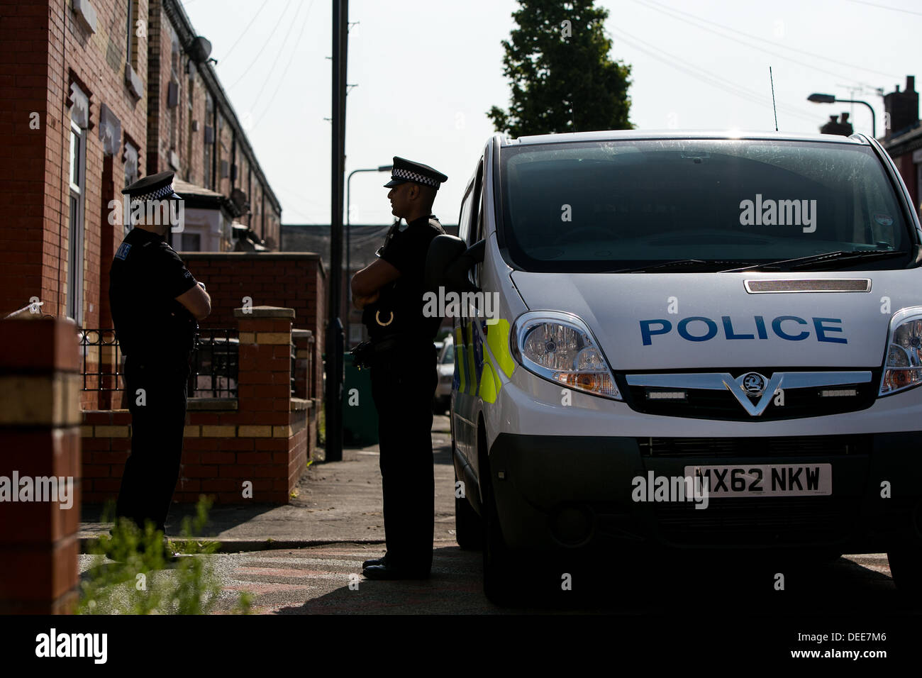 GMP-Polizei auf Bart Straße Gorton, wo ein Mann starb, nachdem er mit einer Taser-Pistole geschossen Stockfoto