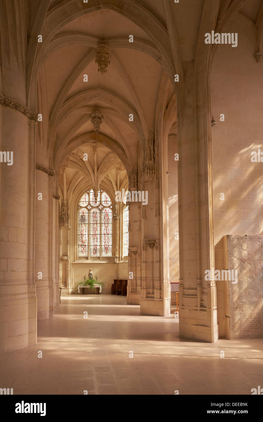 Das Innere der Kirche von Saint-Gervais-Saint-Protais A Kirche befindet sich katholische in Falaise in Frankreich Stockfoto