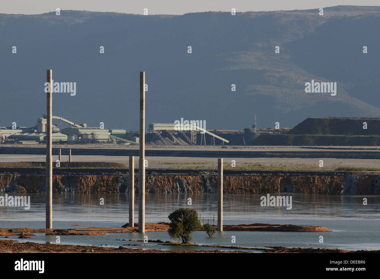 Bergematerial dam im Potgietersrus Platinum mir, Limpopo, Südafrika, Stockfoto