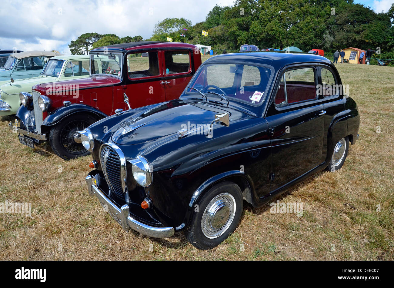 Austin A35 - eine klassische kleine britische Limousine der 1950er Jahre auf einer Oldtimer-Rallye in Dorset, England. Stockfoto