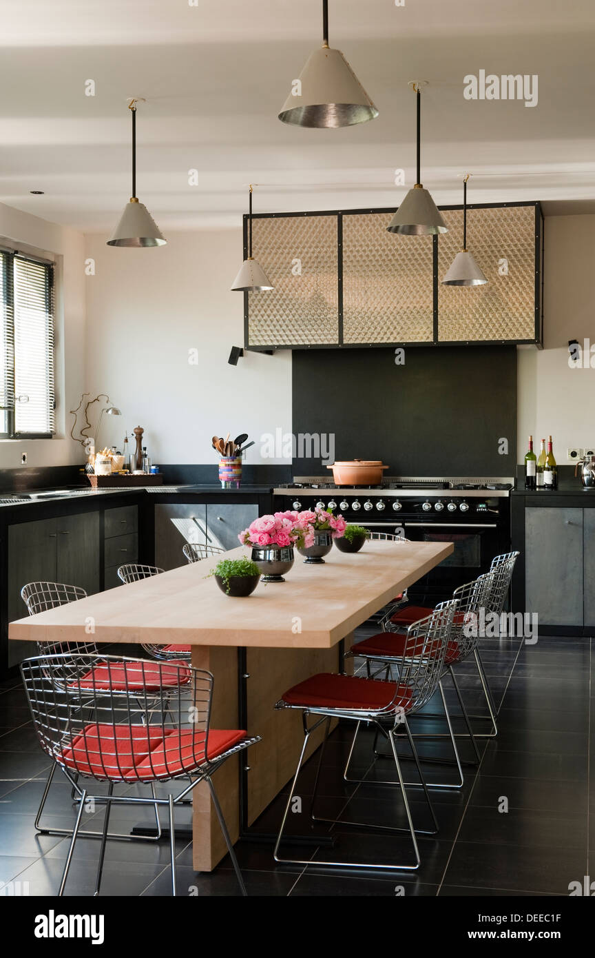 Küche und Tisch in der Heimat von Bruno und Dominique Lafourcade in der Provence Stockfoto