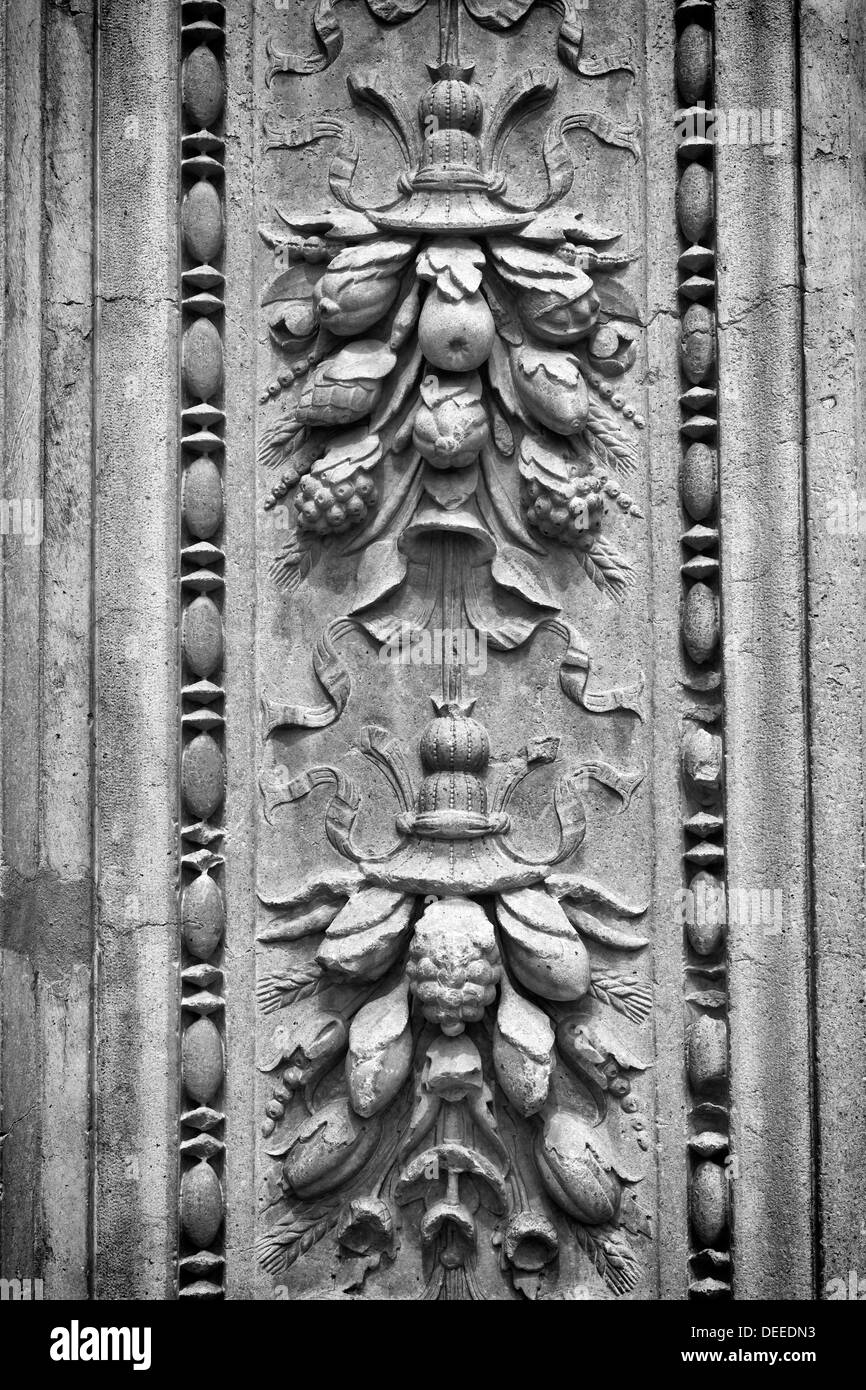 Detail der Fassade Erleichterung, Kathedrale San Lorenzo, Lugano, Tessin, Schweiz. Stockfoto