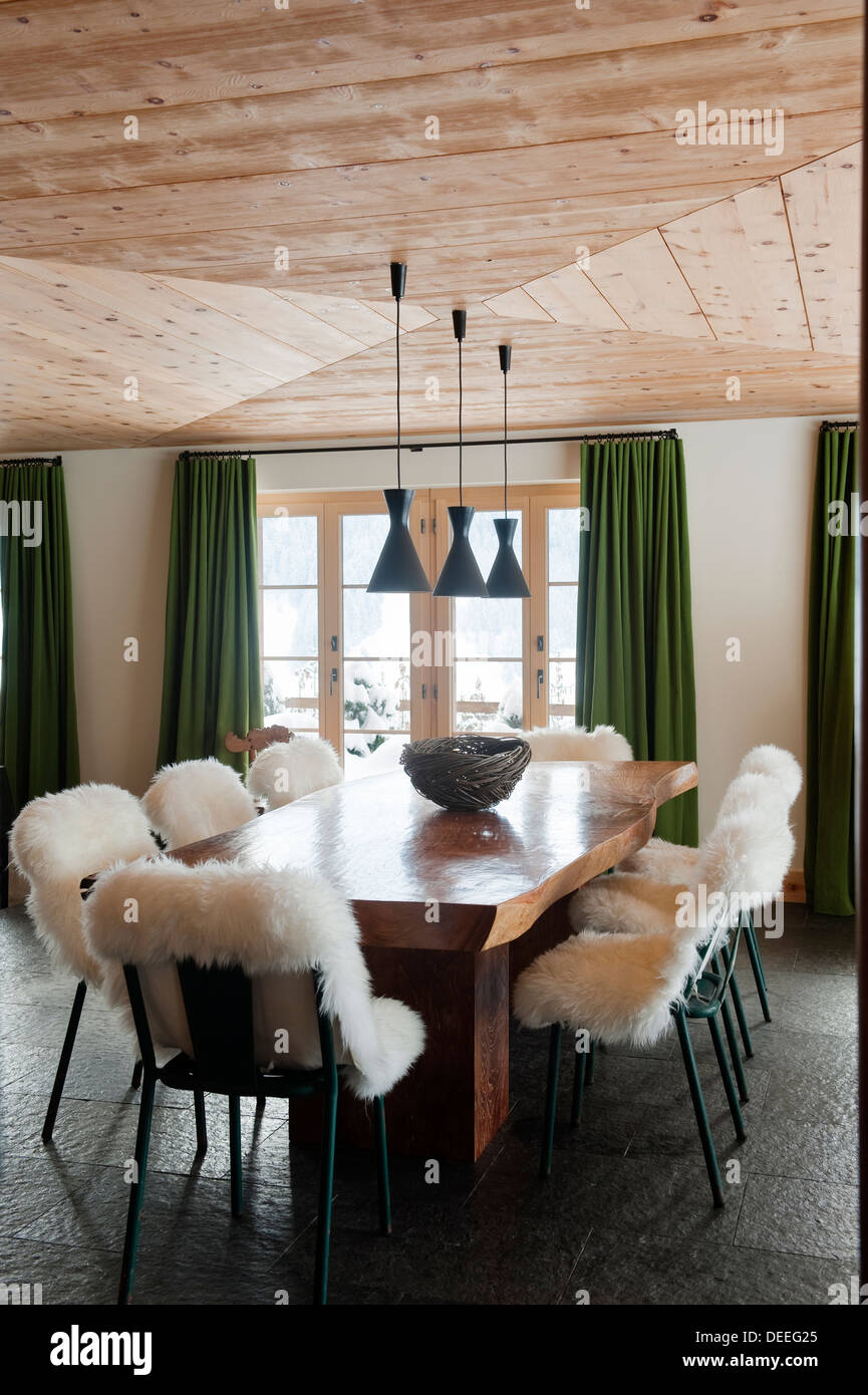 Chalet in Gstaad mit Interior Design von Tino Zervudachi Stockfoto
