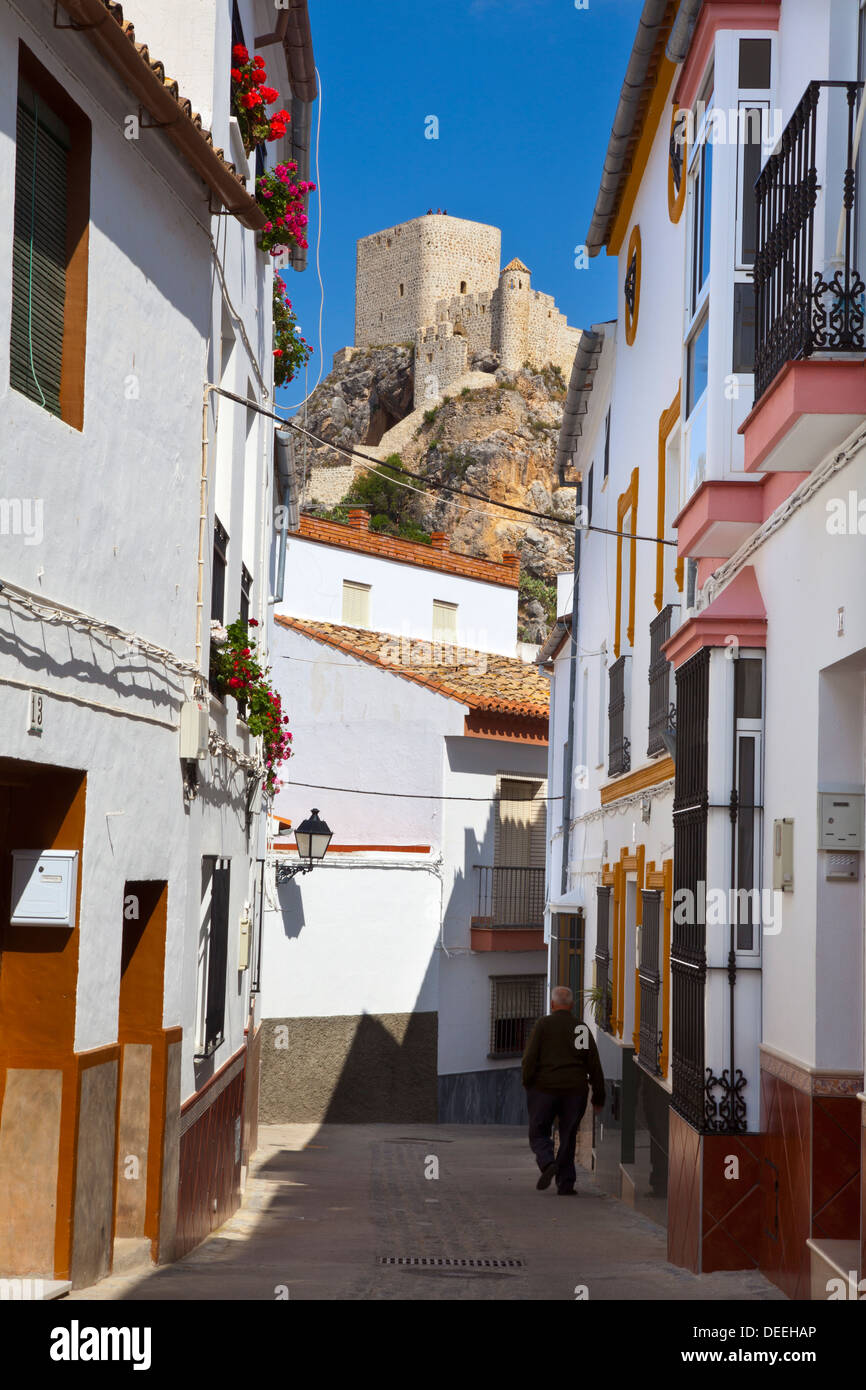 Maurische Turm im Hügel Dorf Olvera, Olvera, Provinz Cadiz, Andalusien, Spanien, Europa Stockfoto