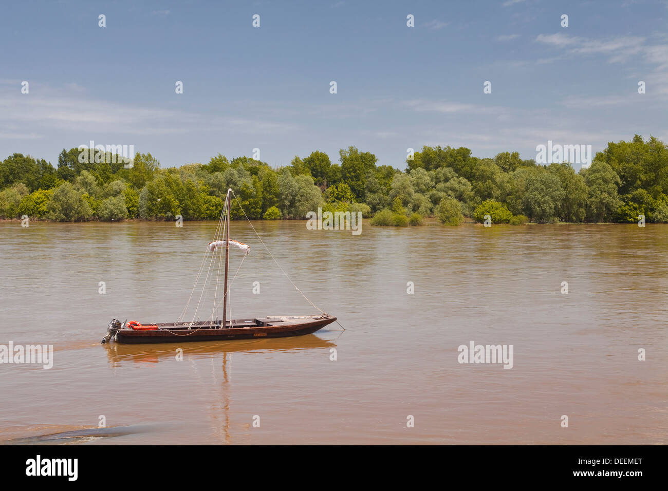 Traditionelles Boot auf dem Fluss Loire in Chaumont-Sur-Loire, Loir-et-Cher, Centre, Frankreich, Europa Stockfoto