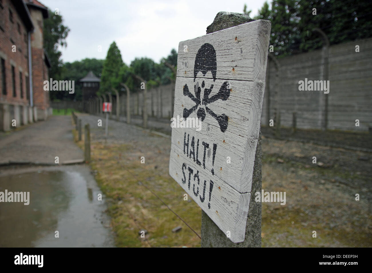 Stou (Stop) Zeichen in Auschwitz zu stoppen. Stockfoto