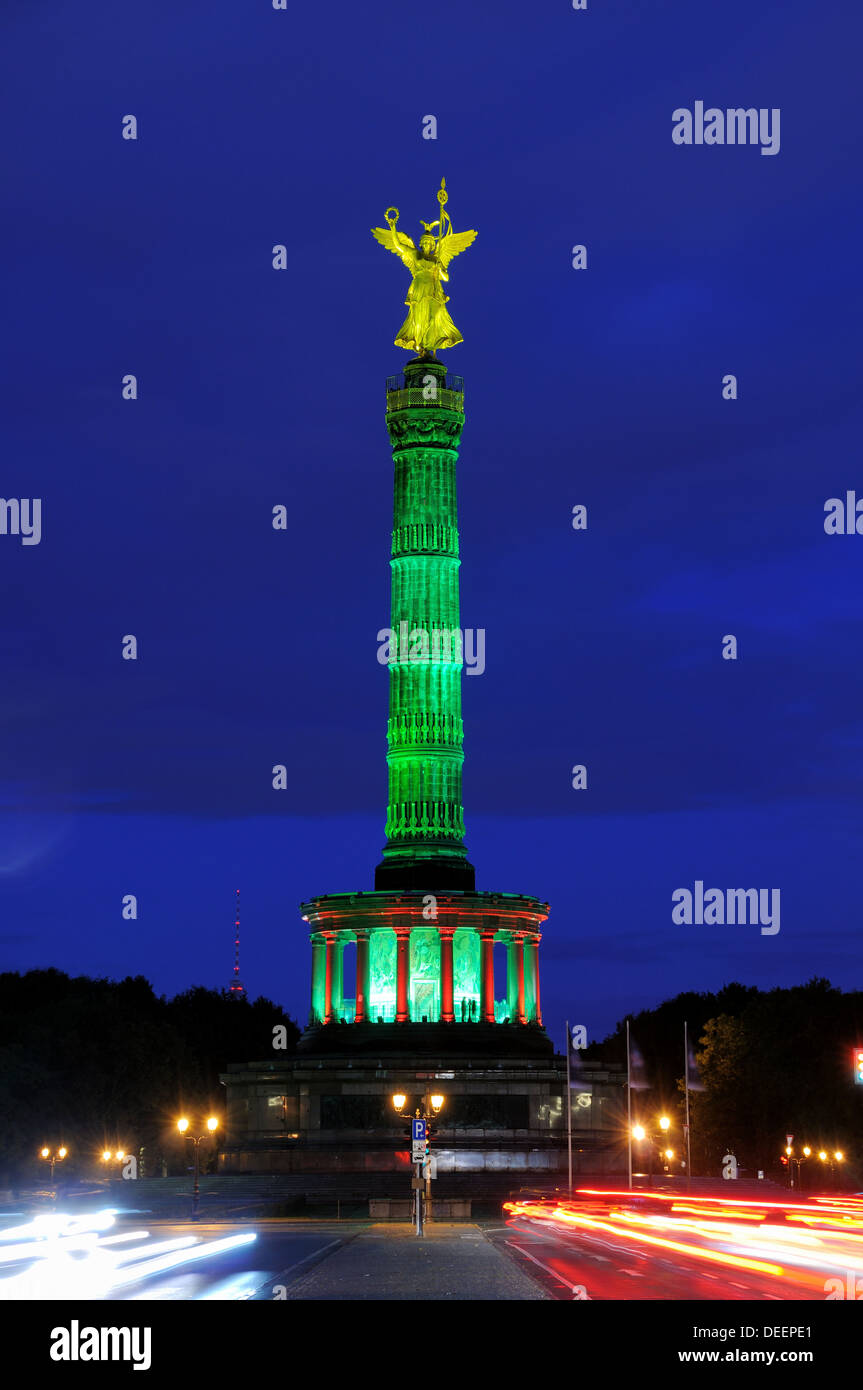 Sieg-Turm in Berlin in der Nacht (Siegessäule) Stockfoto