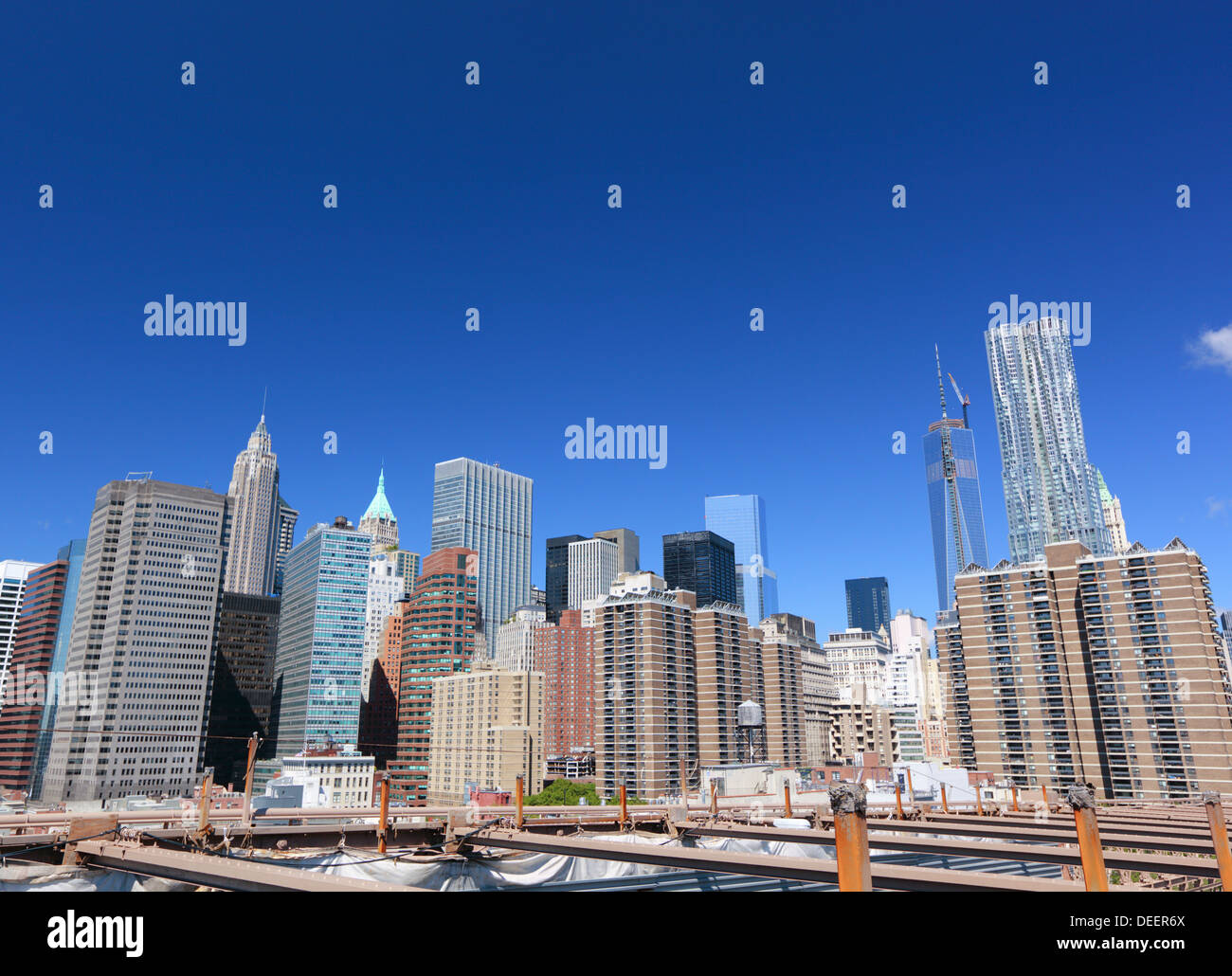 Senken Sie die Skyline von Manhattan einschließlich der Freedom Tower im Bau im Juni 2013, New York City, USA. Stockfoto