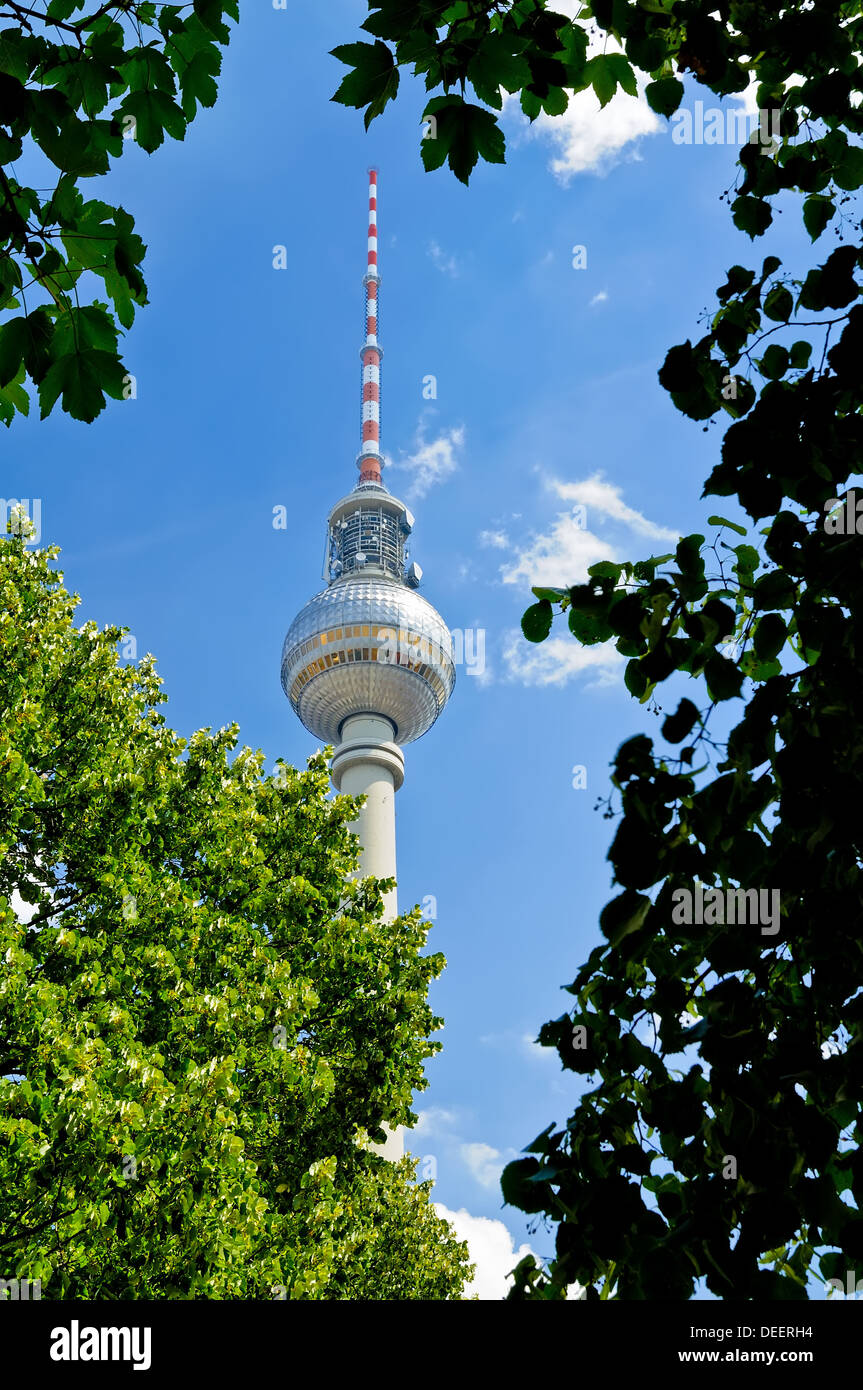 Schöne Aussicht auf den Fernsehturm (Fernsehturm) in Berlin, Deutschland Stockfoto