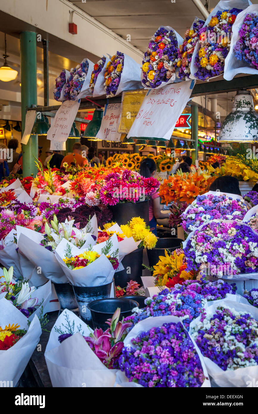 Blumen zum Verkauf am Pike Place Market in Seattle, Washington, USA Stockfoto