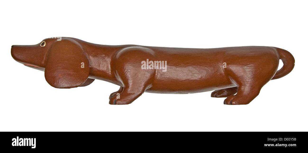 Vintage Hund Dackel Holz gemalte Figur isoliert auf weiss, Schneidepfad Stockfoto