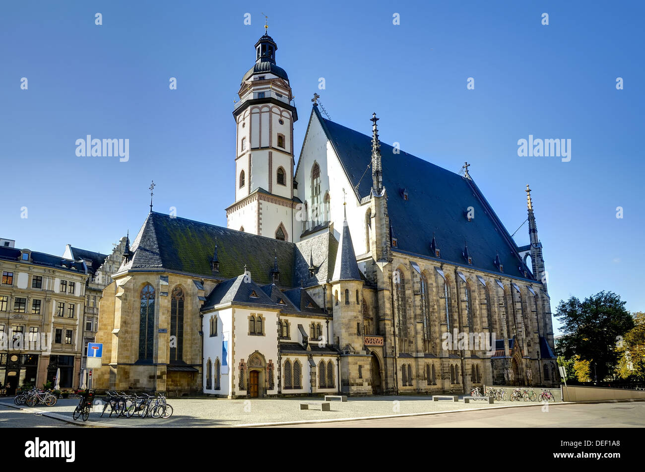 Thomaskirche (Kirche) in Leipzig an einem schönen sonnigen Tag Stockfoto