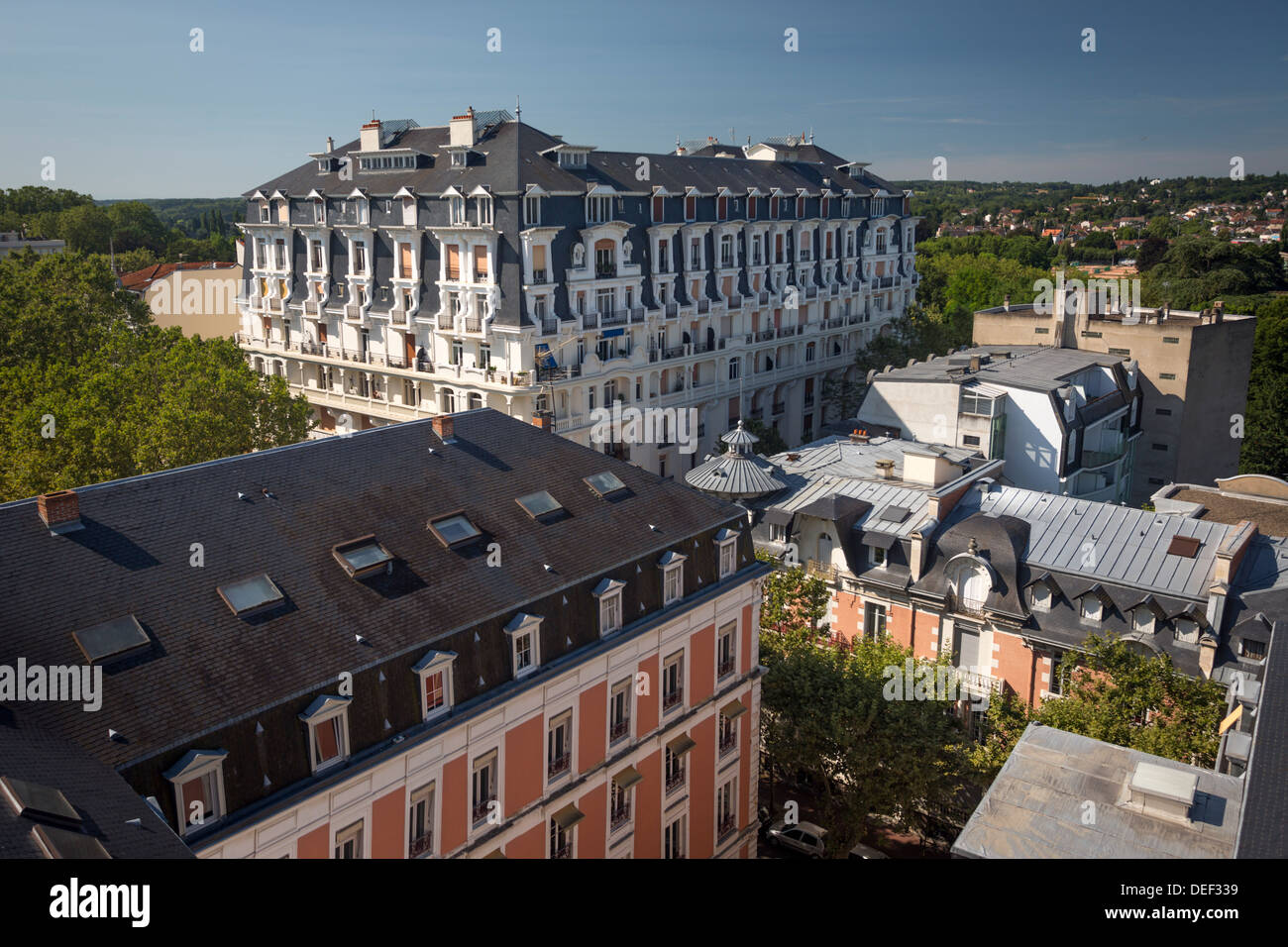 In Vichy (Frankreich), das alte Hotel Ambassador, die Botschafter-Villa und Parks Palast, ein Symbol für das "schöne Zeitalter". Stockfoto