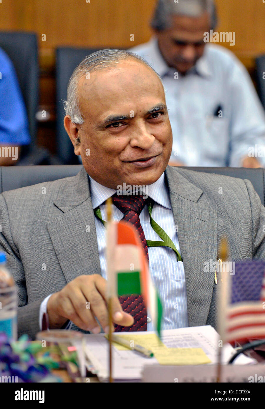 Indische Verteidigung Sekretär Radha Krishna Mathur bei einem Treffen mit US Deputy Secretary Of Defense Ashton B. Carter am South Block 17. September 2013 in Delhi, Indien. Stockfoto Indische Verteidigung Sekretär Radha Krishna Mathur bei einem Treffen mit US Deputy Secretary Of Defense Ashton B. Carter am South Block 17. September 2013 in Delhi, Indien. Stockfoto