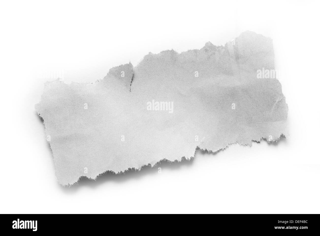 Stück zerrissenes Papier isoliert auf einfarbigen Hintergrund. Textfreiraum Stockfoto
