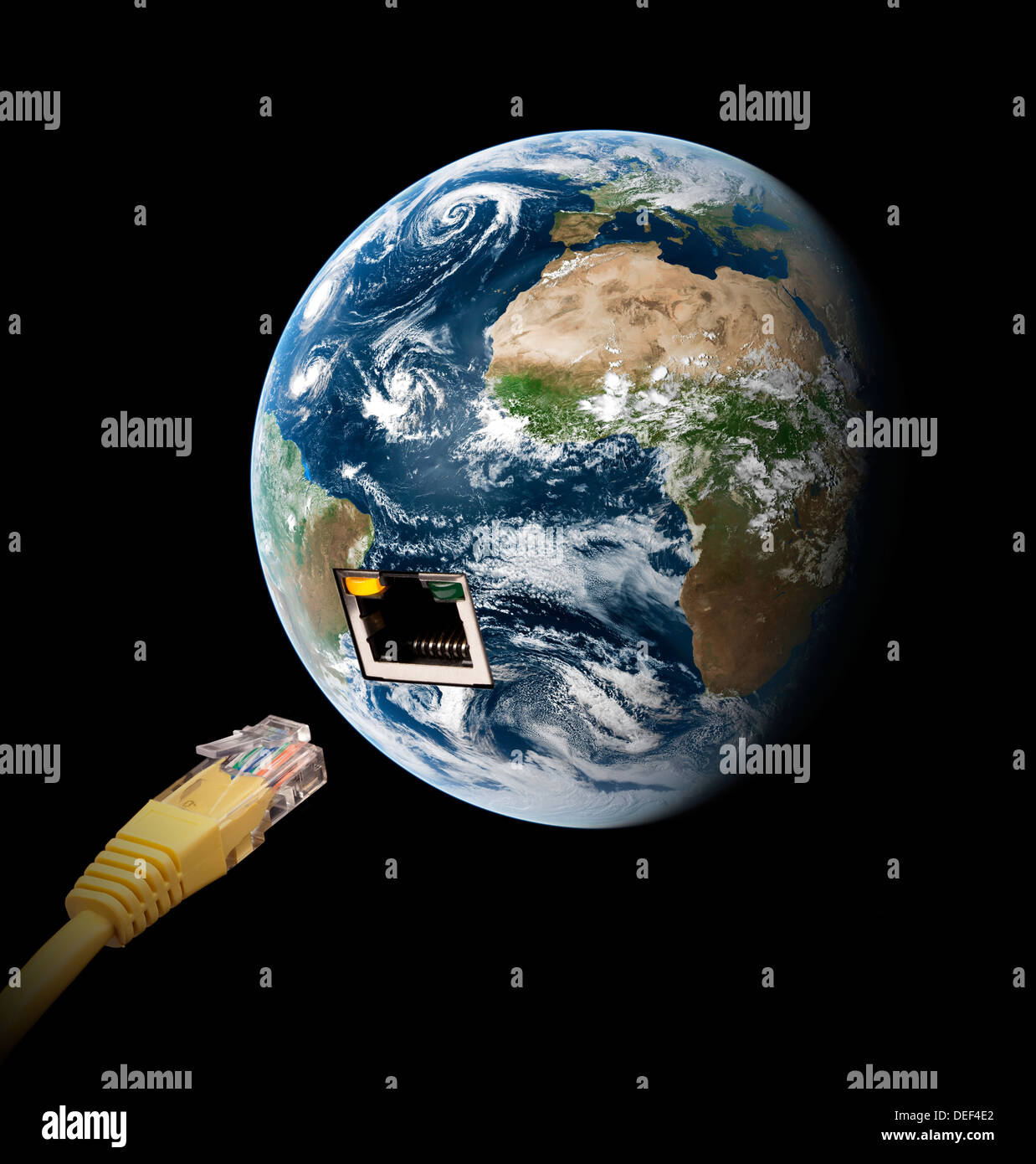 Ethernet-Kabel einstecken in die Erde.  (Earth-Bild von der NASA) Stockfoto