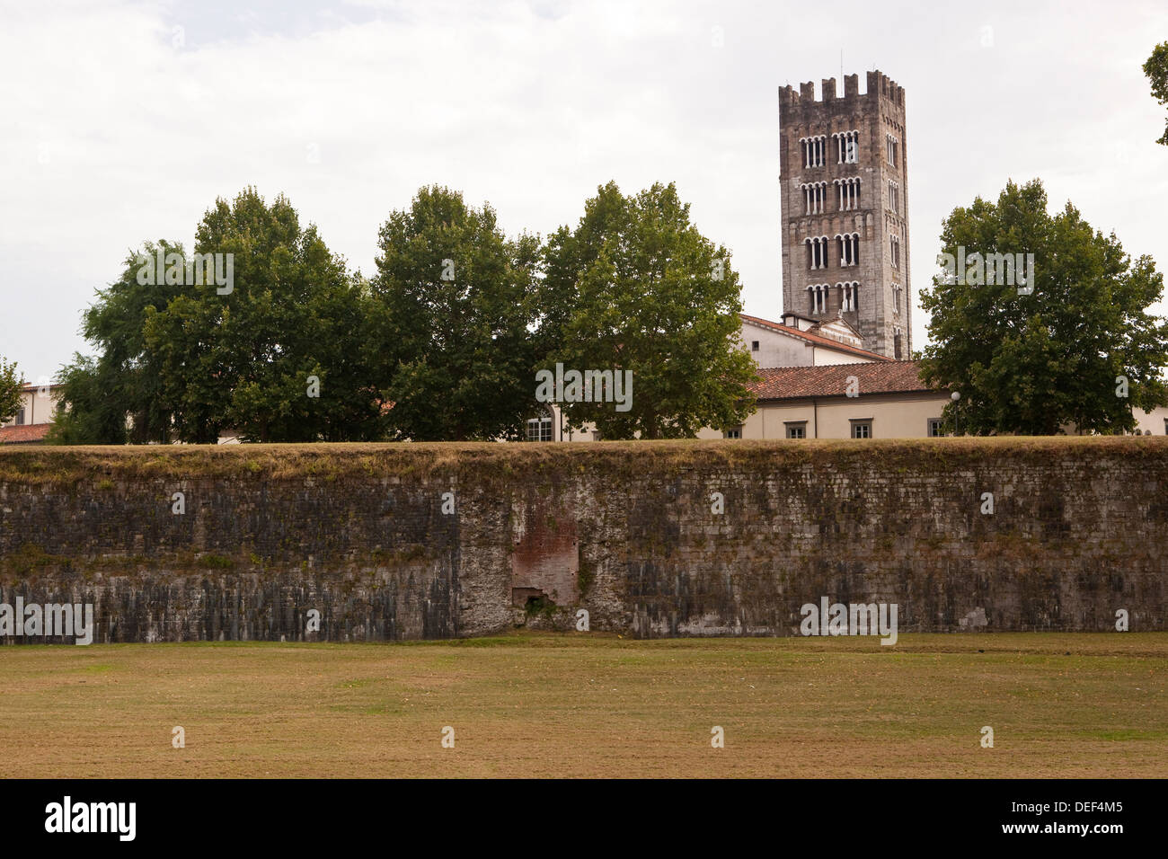 Lucca, Wand und Marmor Türme Stockfoto