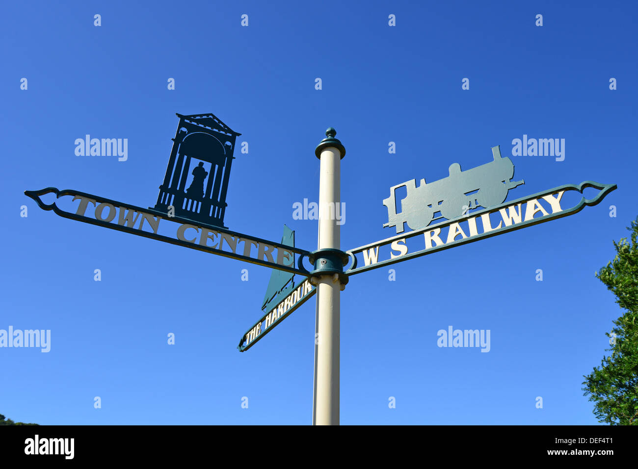 Ortszentrum Schild an Strandpromenade, Minehead, Somerset, England, Vereinigtes Königreich Stockfoto