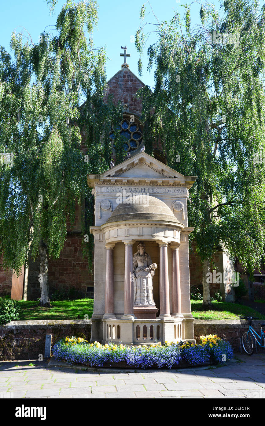18. Jahrhundert Carrara Marmorstatue von Königin Anne, Wellington Square, Minehead, Somerset, England, Vereinigtes Königreich Stockfoto
