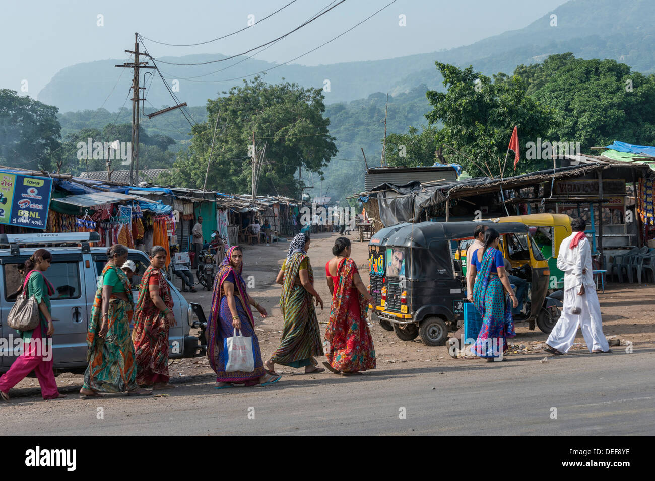 Straßenszene in der Nähe der East Bhadra Gates, Champaner, Gujarat, Indien Stockfoto