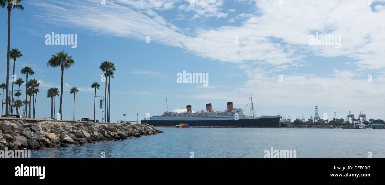 Queen Mary Schiff vor Anker am Long Beach California Shoreline Marina Drive Stockfoto