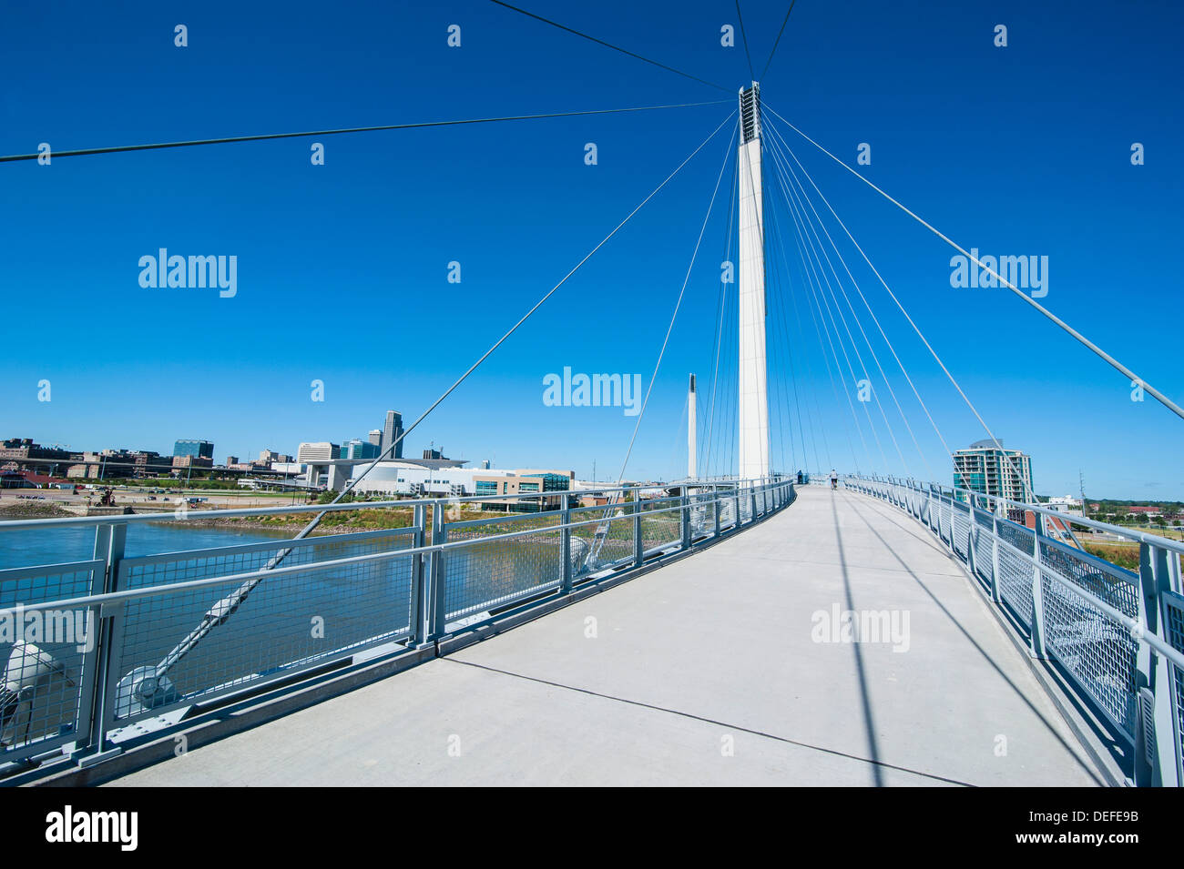 Bob Kerrey Fußgänger Brücke über den Missouri River aus Nebraska, Iowa, Omaha, Nebraska, Vereinigte Staaten von Amerika Stockfoto